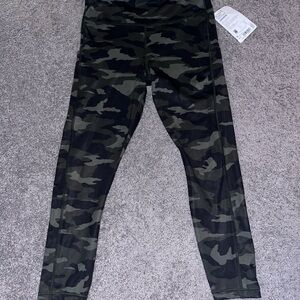 NWT Athleta 7/8 Women's Camo Leggings